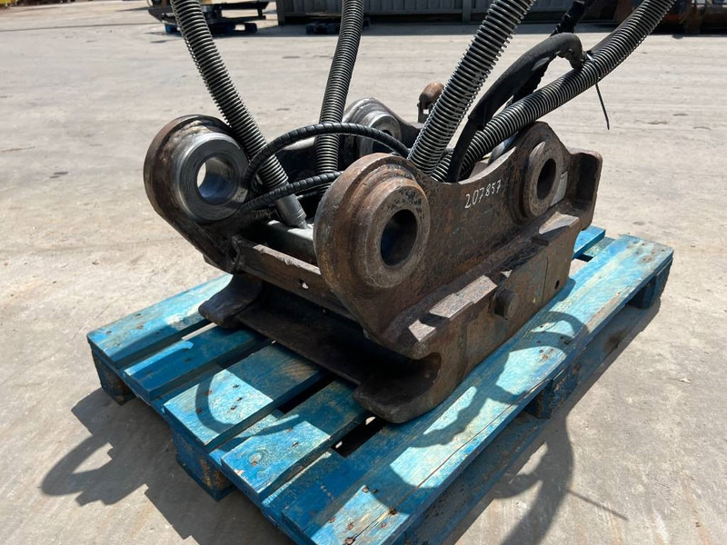 OilQuick OQ70/55 - 323E - Quick coupler for Construction machinery: picture 5 OilQuick OQ70/55 - 323E - Quick coupler for Construction machinery: picture 5