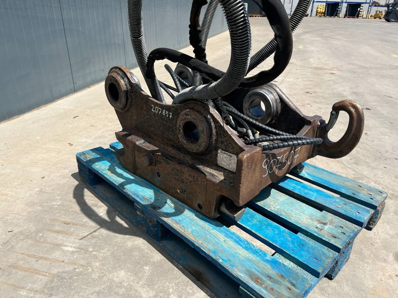 OilQuick OQ70/55 - 323E - Quick coupler for Construction machinery: picture 3 OilQuick OQ70/55 - 323E - Quick coupler for Construction machinery: picture 3