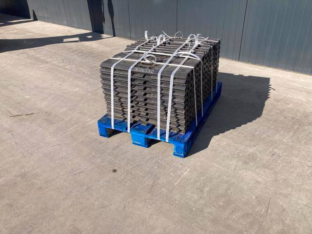 Sany SY210 / SY230 700mm Shoes - Frame/ Chassis for Construction machinery: picture 1 Sany SY210 / SY230 700mm Shoes - Frame/ Chassis for Construction machinery: picture 1