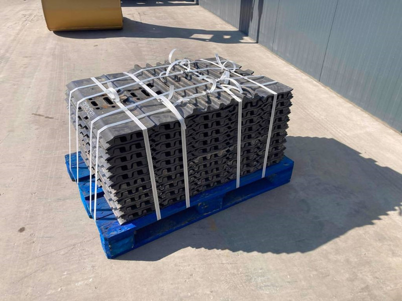 Sany SY210 / SY230 700mm Shoes - Frame/ Chassis for Construction machinery: picture 3 Sany SY210 / SY230 700mm Shoes - Frame/ Chassis for Construction machinery: picture 3