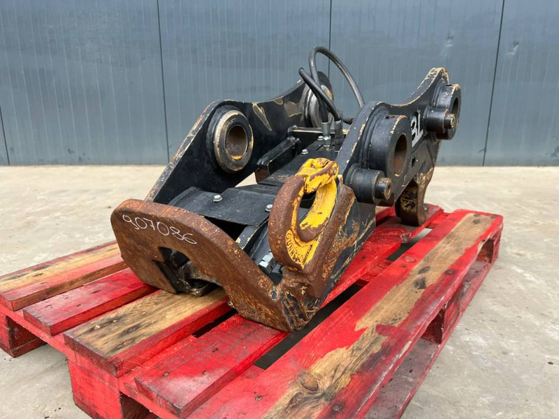 Volvo S1 - 323D - Quick coupler for Construction machinery: picture 1 Volvo S1 - 323D - Quick coupler for Construction machinery: picture 1