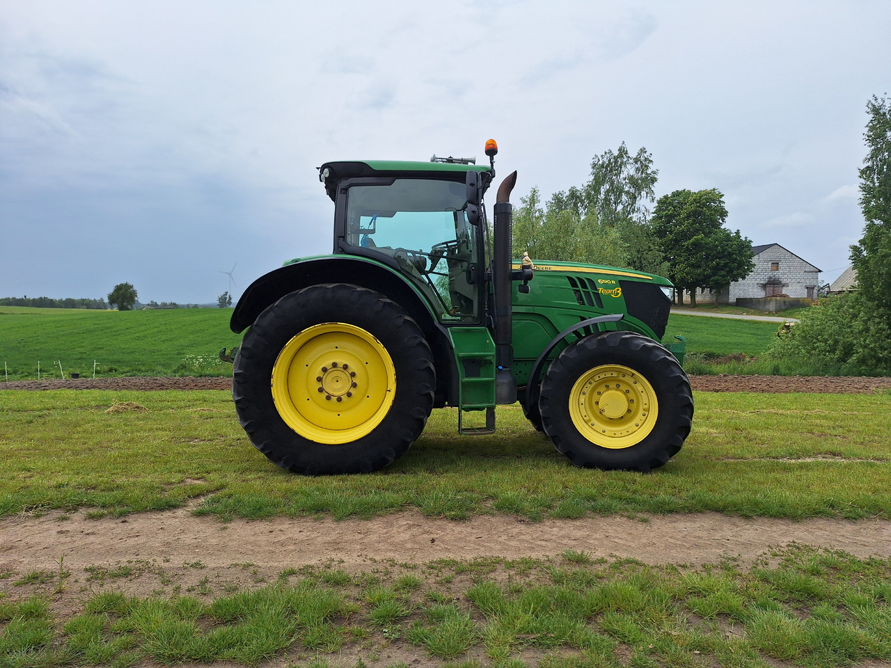 John Deere 6190R - Farm tractor: picture 2 John Deere 6190R - Farm tractor: picture 2