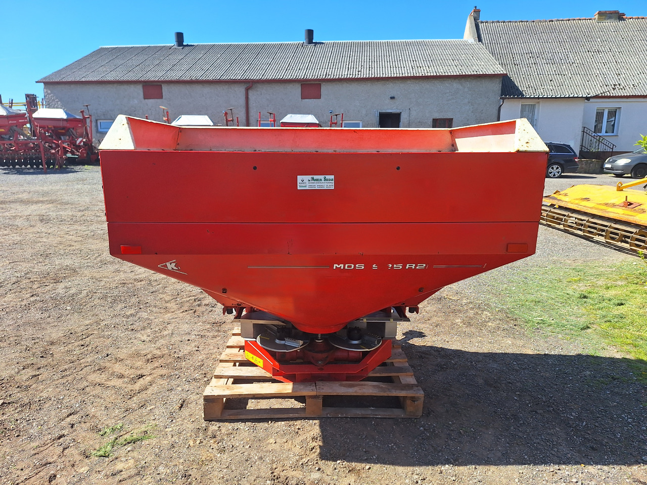 KUHN MDS935 - Fertilizer spreader: picture 2 KUHN MDS935 - Fertilizer spreader: picture 2