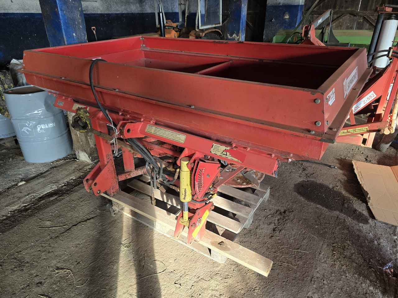 LELY CENTERLINER 1200 L - Fertilizer spreader: picture 1 LELY CENTERLINER 1200 L - Fertilizer spreader: picture 1