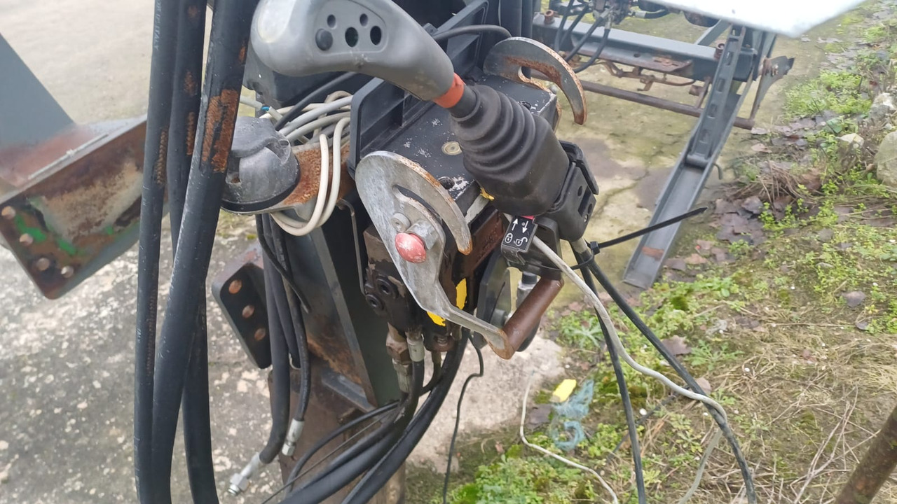 MANIP MP85A - Front loader for tractor: picture 2 MANIP MP85A - Front loader for tractor: picture 2