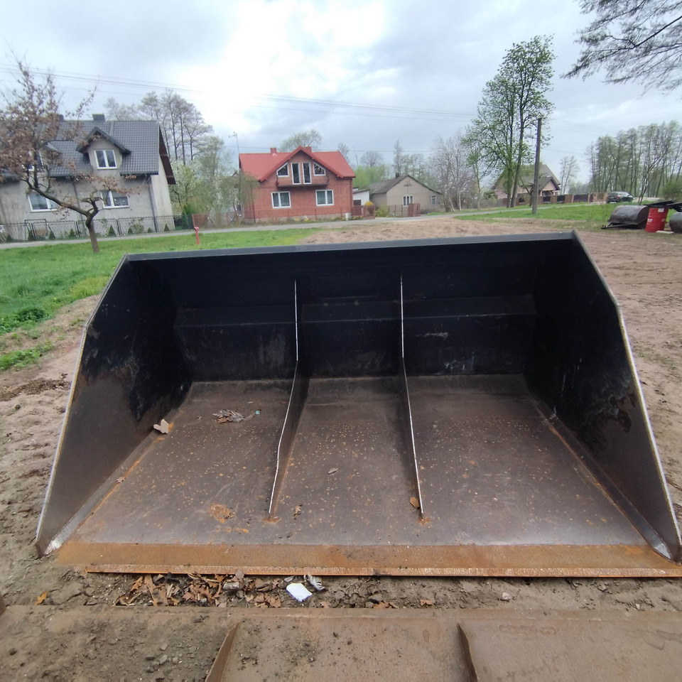 Manitou - Loader bucket: picture 4 Manitou - Loader bucket: picture 4