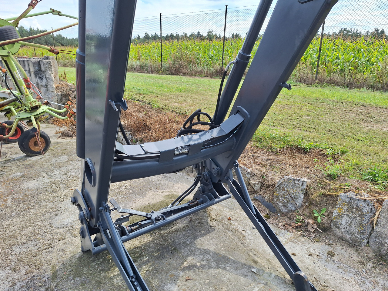 Quicke Q55 - Front loader for tractor: picture 3 Quicke Q55 - Front loader for tractor: picture 3