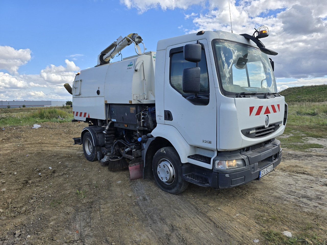 RENAULT Midlum - Road sweeper: picture 2 RENAULT Midlum - Road sweeper: picture 2