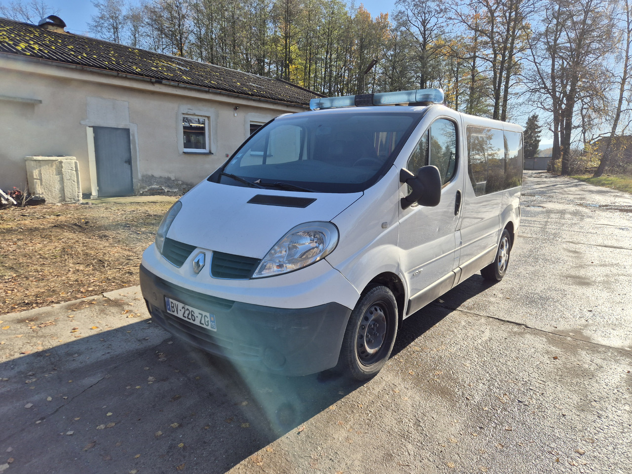 RENAULT Trafic 2.0 dCi 115 KM - Ambulance: picture 4 RENAULT Trafic 2.0 dCi 115 KM - Ambulance: picture 4