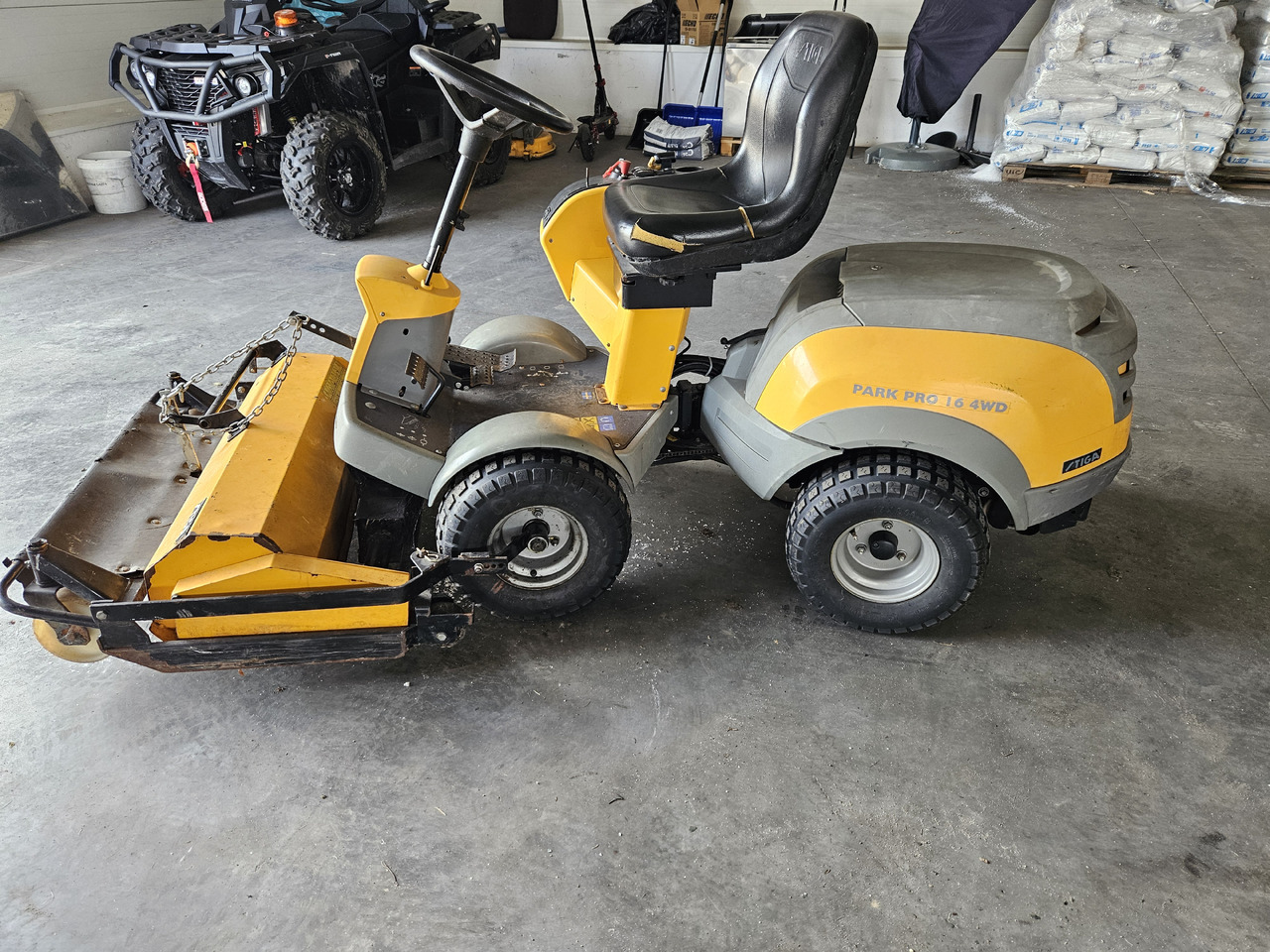 Stiga Park Pro 16 4WD - Garden mower: picture 2 Stiga Park Pro 16 4WD - Garden mower: picture 2