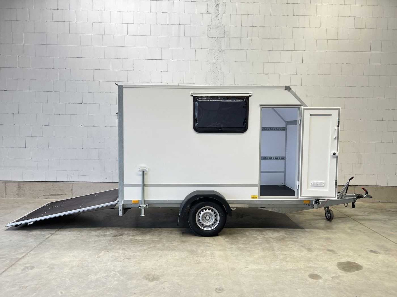 BLYSS F1330HD Seitentür,Fenster,Aero Kofferanhänger - Closed box trailer: picture 2 BLYSS F1330HD Seitentür,Fenster,Aero Kofferanhänger - Closed box trailer: picture 2