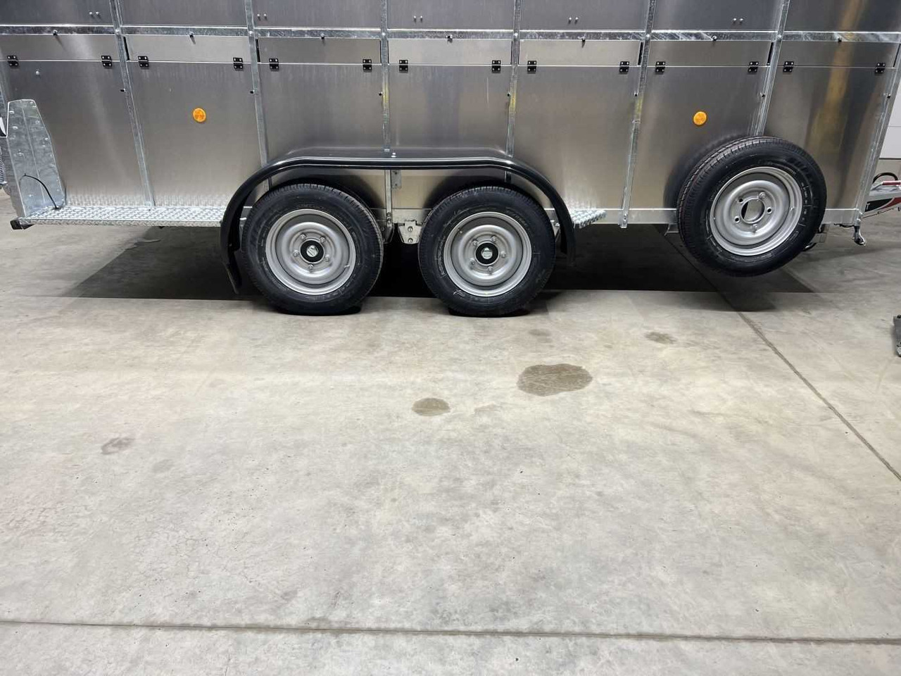 New Livestock trailer NUGENT L4318H-H-SD Viehanhänger: picture 20