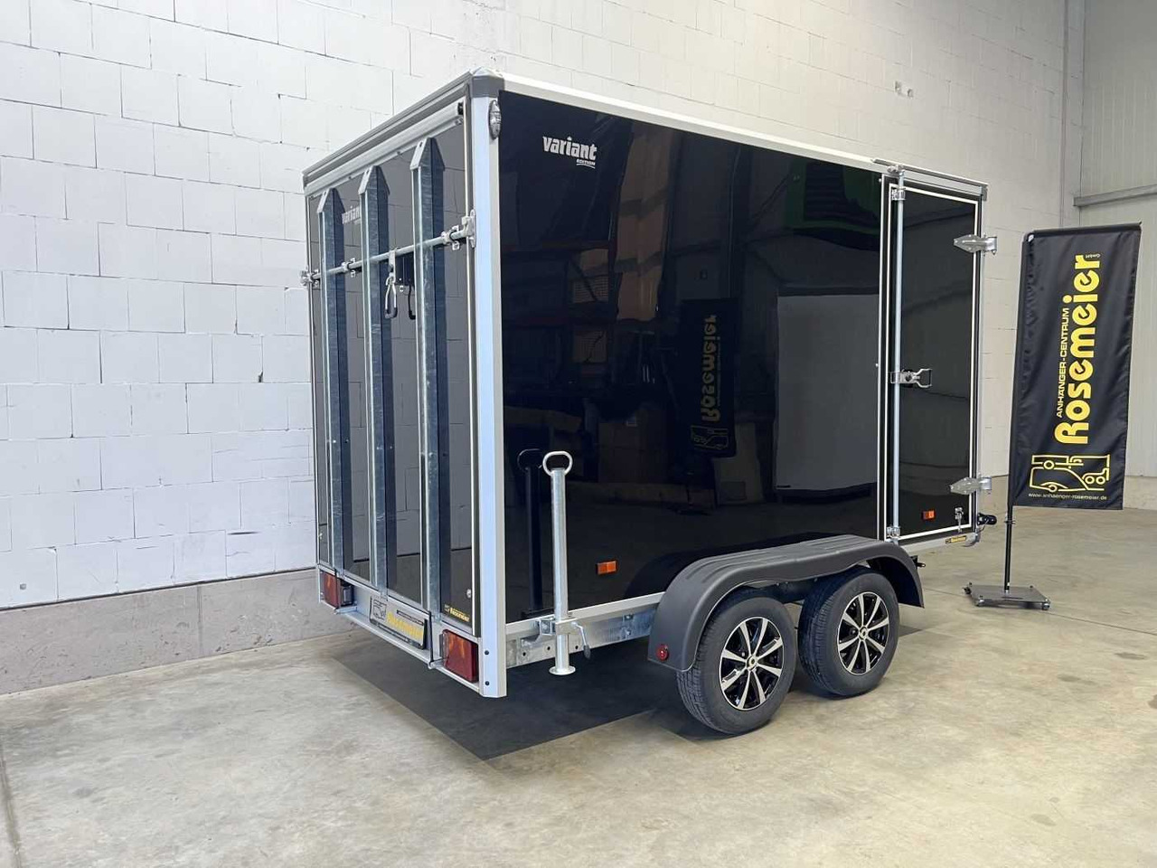 VARIANT Night Edition Tandem Rampe Tür Kofferanhänger - Closed box trailer: picture 4 VARIANT Night Edition Tandem Rampe Tür Kofferanhänger - Closed box trailer: picture 4