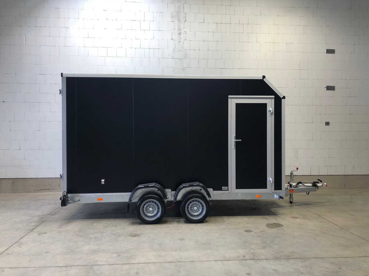 New Closed box trailer VEZEKO Husky FB K 35.40 SP EP Tür Kofferanhänger Absenker: picture 23 New Closed box trailer VEZEKO Husky FB K 35.40 SP EP Tür Kofferanhänger Absenker: picture 23