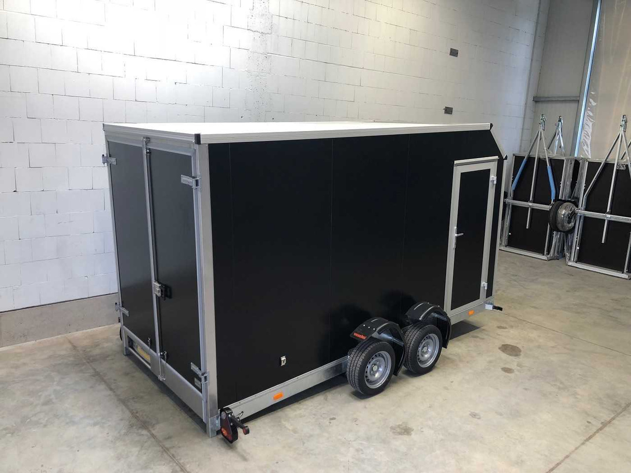 New Closed box trailer VEZEKO Husky FB K 35.40 SP EP Tür Kofferanhänger Absenker: picture 11 New Closed box trailer VEZEKO Husky FB K 35.40 SP EP Tür Kofferanhänger Absenker: picture 11