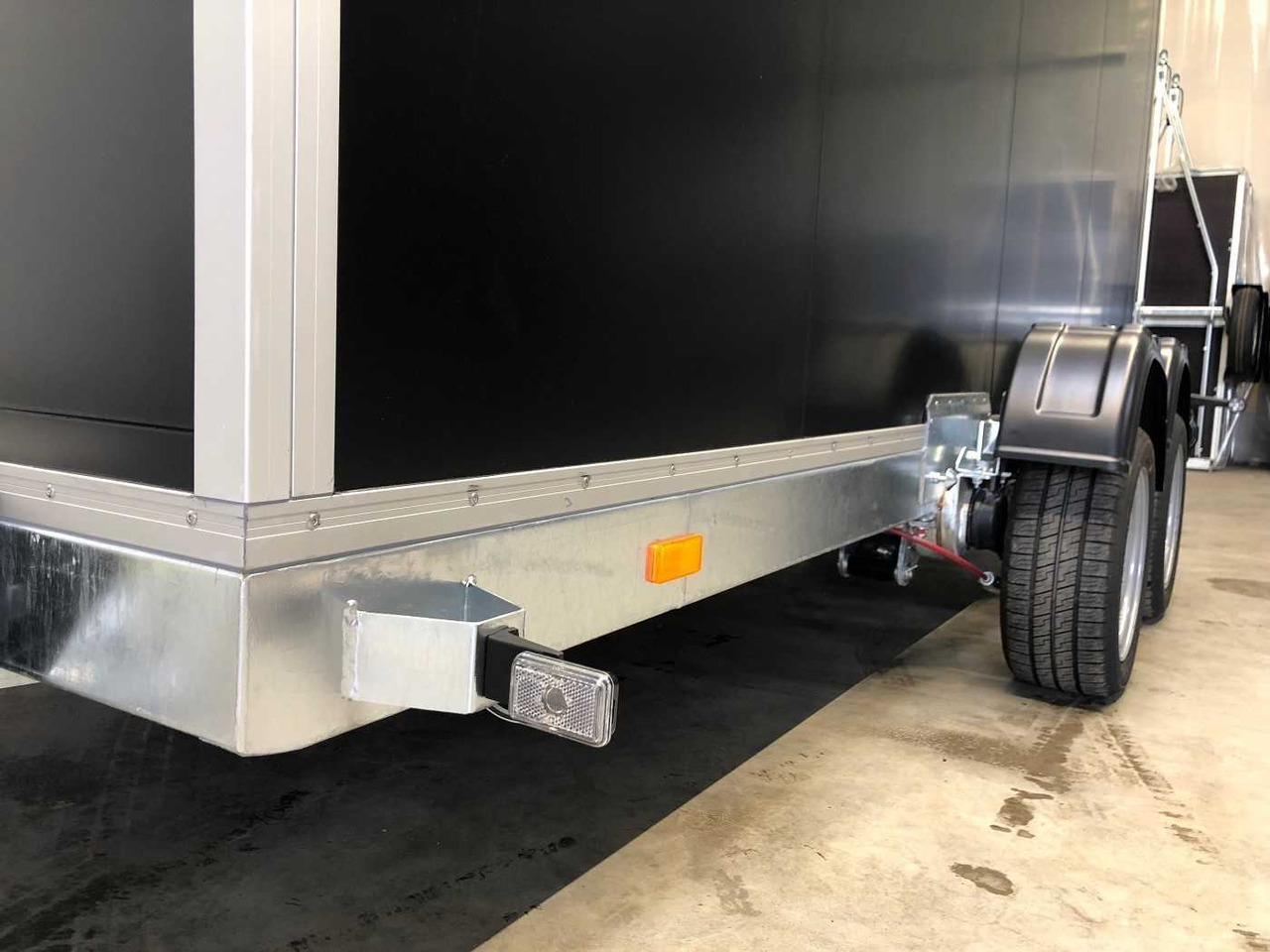 New Closed box trailer VEZEKO Husky FB K 35.40 SP EP Tür Kofferanhänger Absenker: picture 27 New Closed box trailer VEZEKO Husky FB K 35.40 SP EP Tür Kofferanhänger Absenker: picture 27