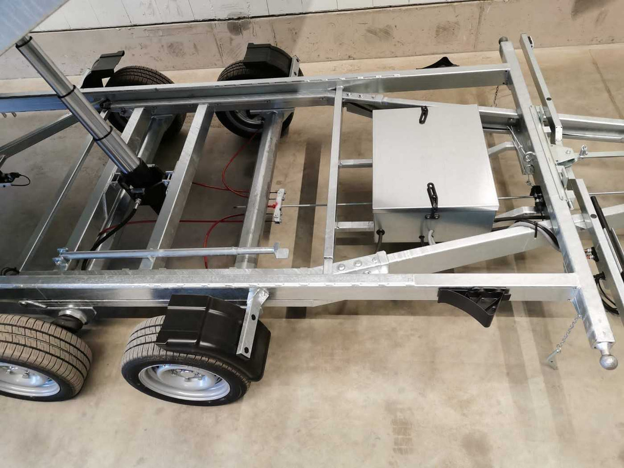 VEZEKO Juki 35.3 Multi Stahl Multidreiseitenkipper - Tipper trailer: picture 3 VEZEKO Juki 35.3 Multi Stahl Multidreiseitenkipper - Tipper trailer: picture 3