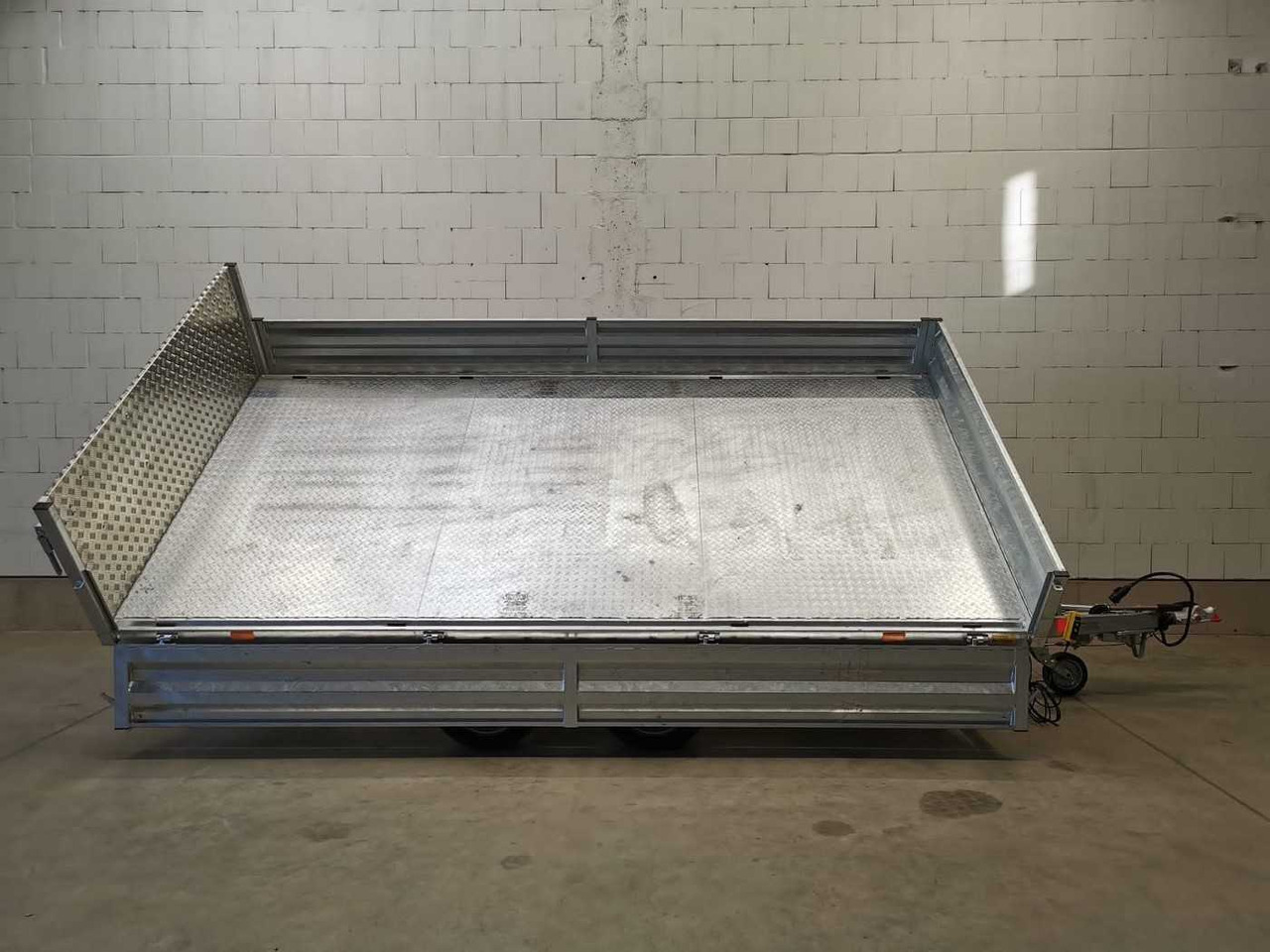 VEZEKO Juki 35.3 Multi Stahl Multidreiseitenkipper - Tipper trailer: picture 4 VEZEKO Juki 35.3 Multi Stahl Multidreiseitenkipper - Tipper trailer: picture 4