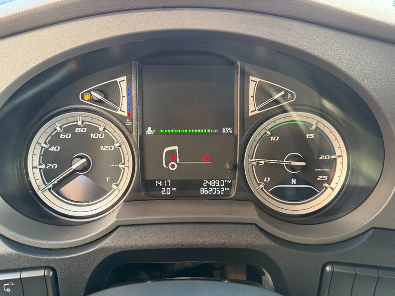 DAF XF 530 XF530 4X2 Spacecab / Retarder / full spoilers / smart tacho / NL-Truck - Tractor unit: picture 5 DAF XF 530 XF530 4X2 Spacecab / Retarder / full spoilers / smart tacho / NL-Truck - Tractor unit: picture 5