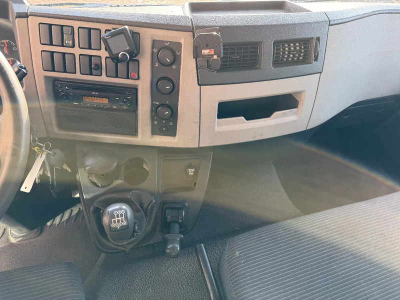 Volvo FL 12 FL 280 11.990KG MANUAL GEARBOX - Cab chassis truck: picture 4 Volvo FL 12 FL 280 11.990KG MANUAL GEARBOX - Cab chassis truck: picture 4