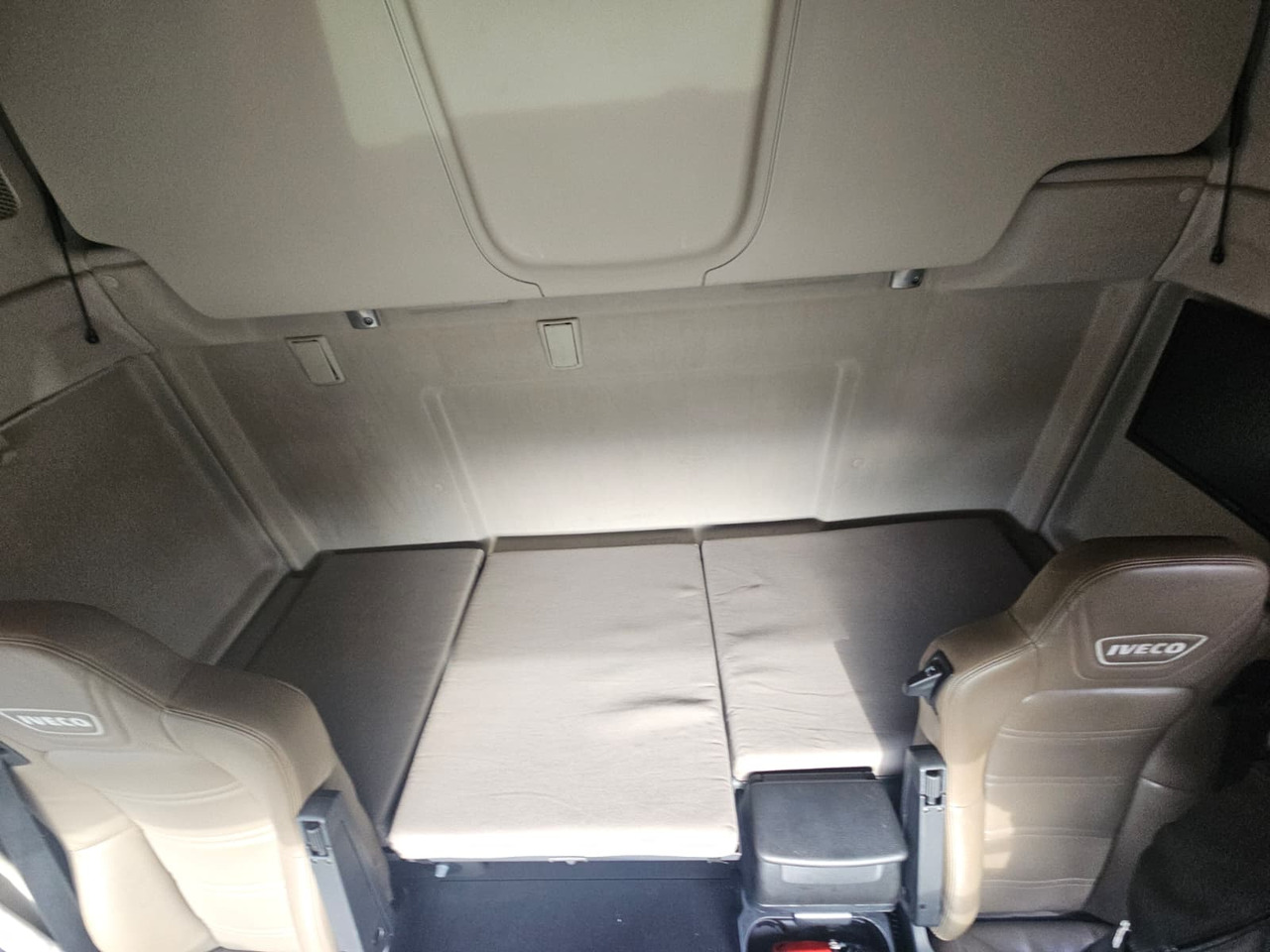 Container transporter/ Swap body truck Iveco Stralis 560 6x4: picture 20