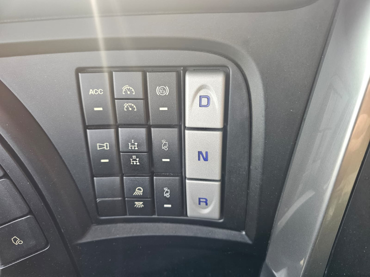 Container transporter/ Swap body truck Iveco Stralis 560 6x4: picture 22