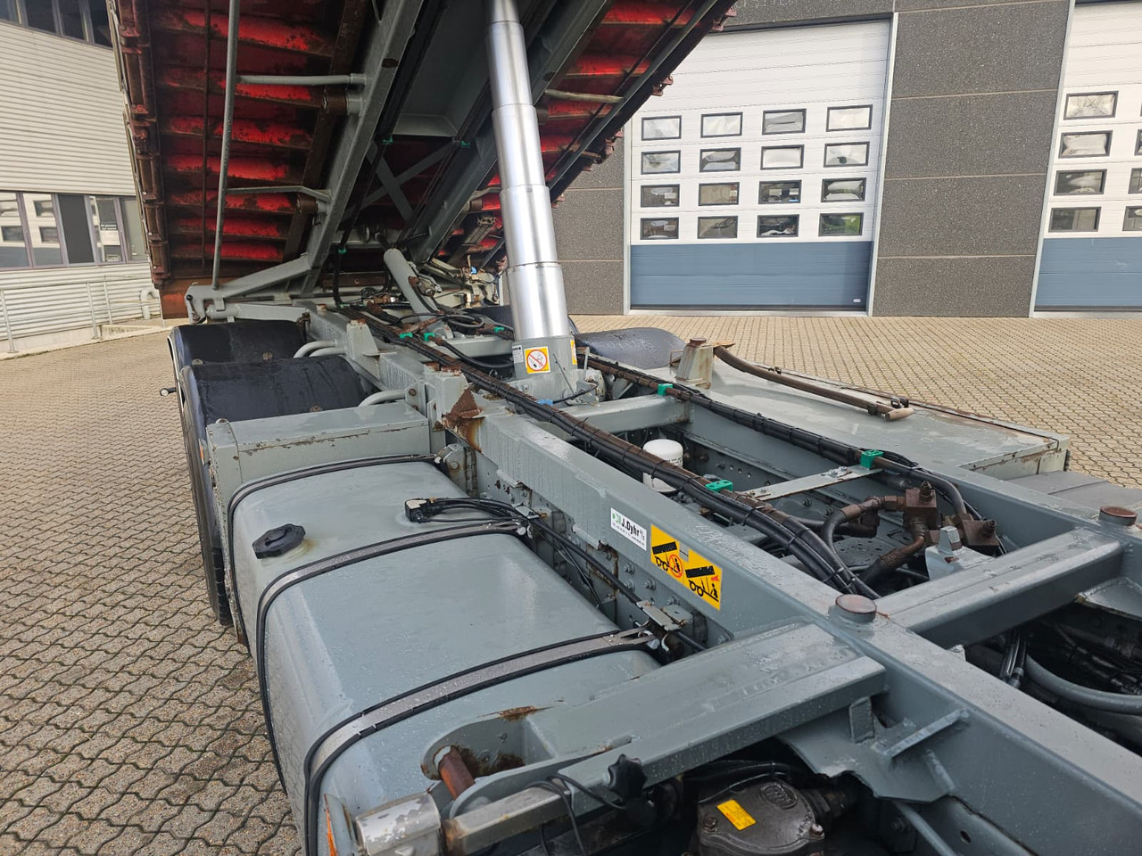 Container transporter/ Swap body truck Iveco Stralis 560 6x4: picture 8