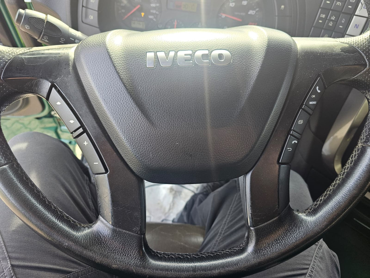 Container transporter/ Swap body truck Iveco Stralis 560 6x4: picture 26