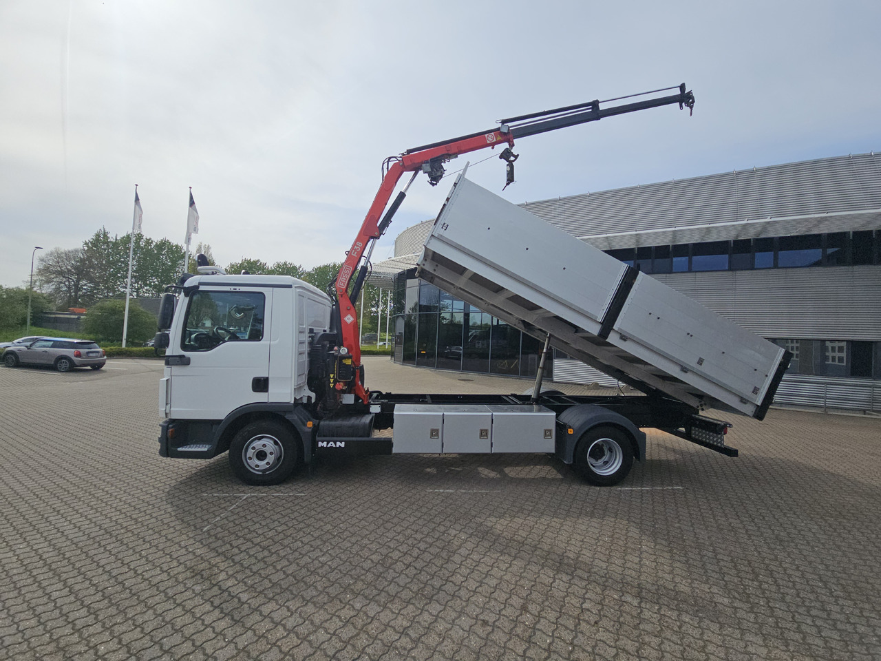 MAN TGL 10.220 - Tipper, Crane truck: picture 2 MAN TGL 10.220 - Tipper, Crane truck: picture 2