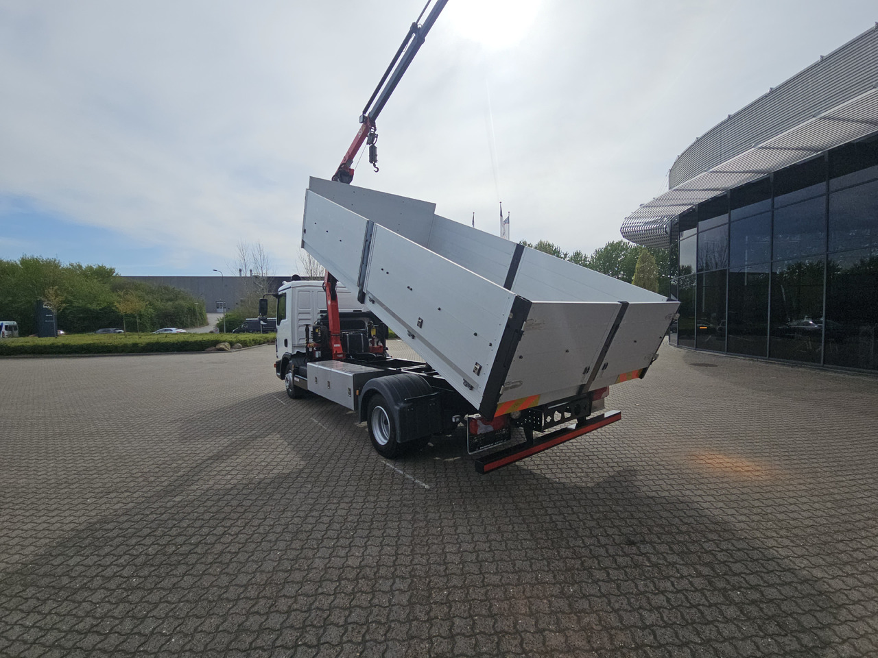 MAN TGL 10.220 - Tipper, Crane truck: picture 3 MAN TGL 10.220 - Tipper, Crane truck: picture 3