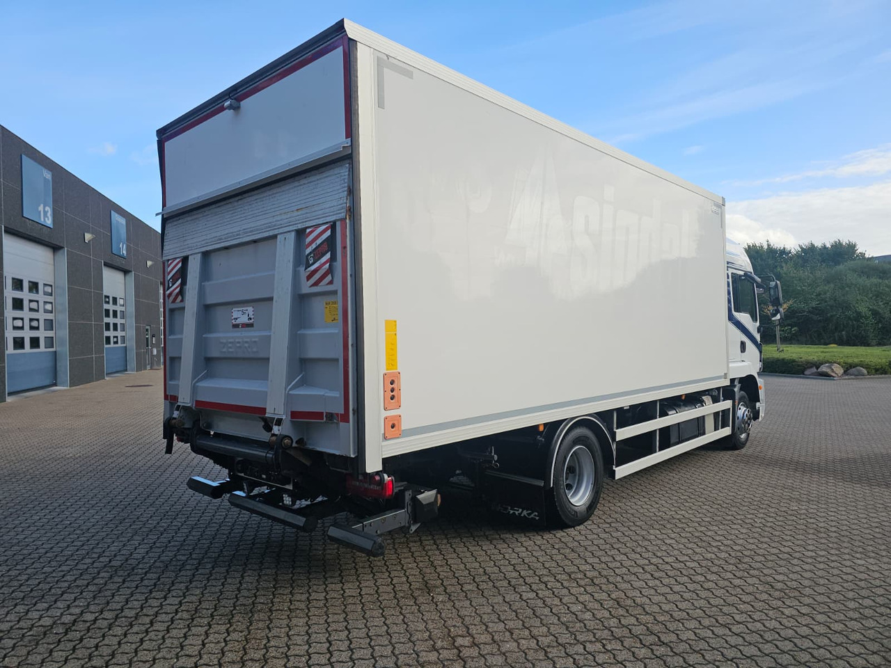 MAN TGM 15.290 - Box truck: picture 3 MAN TGM 15.290 - Box truck: picture 3
