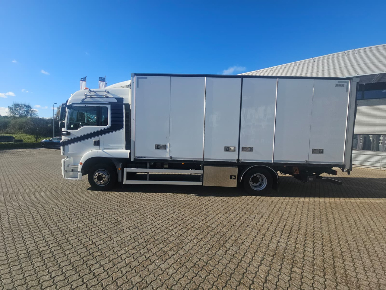 MAN TGM 15.290 - Box truck: picture 2 MAN TGM 15.290 - Box truck: picture 2