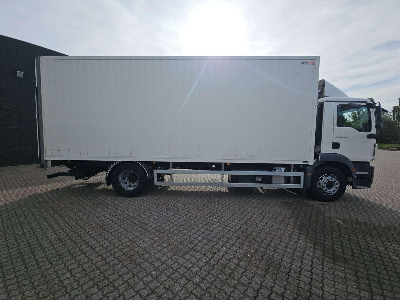 Box truck MAN TGM 18.290: picture 6