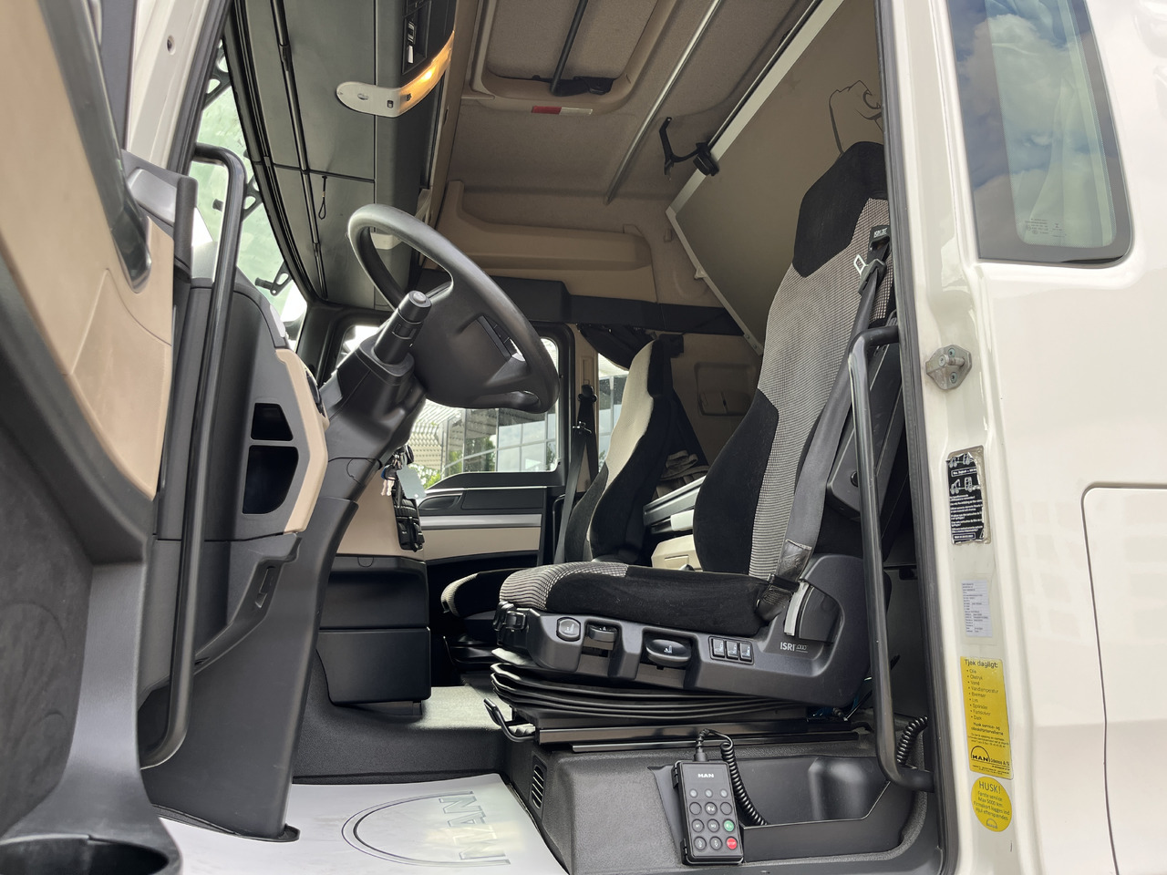 MAN TGX 26.470 6x2-2 - Tractor unit: picture 5 MAN TGX 26.470 6x2-2 - Tractor unit: picture 5