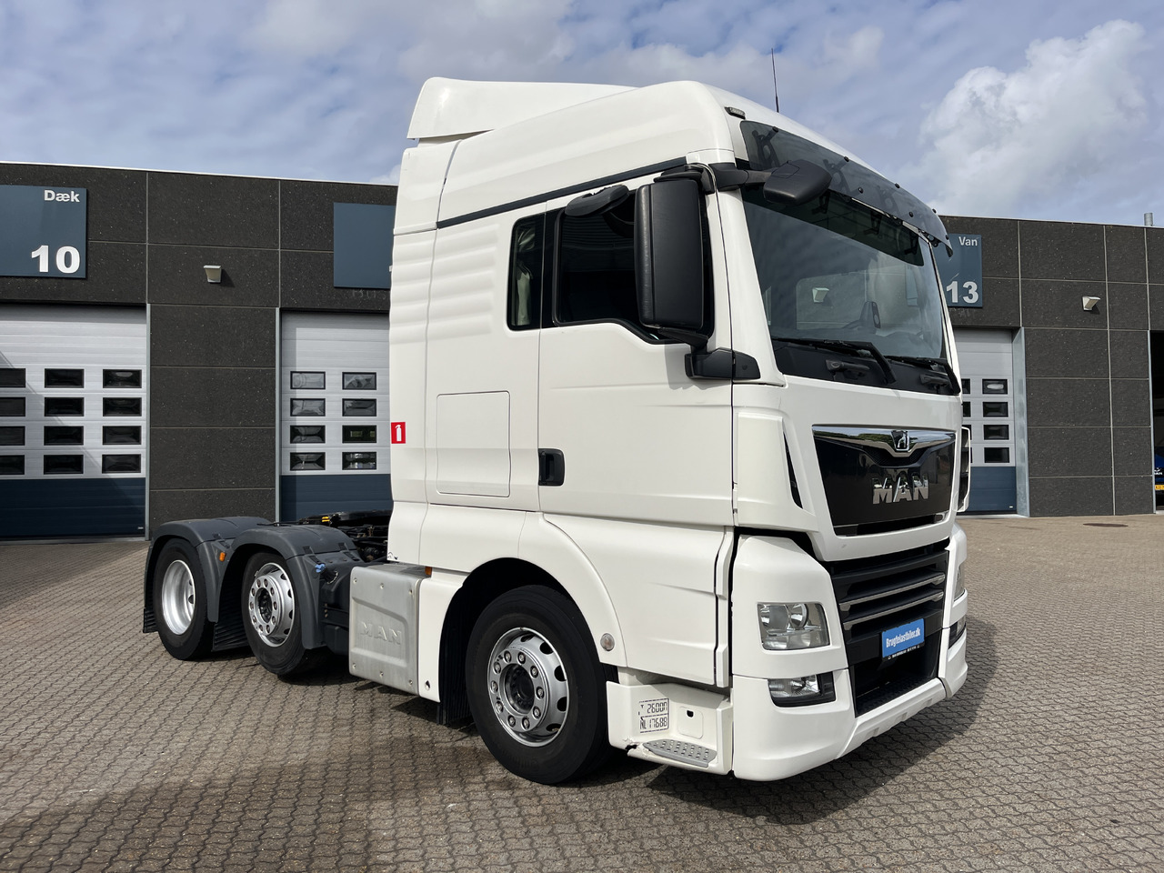 MAN TGX 26.470 6x2-2 - Tractor unit: picture 2 MAN TGX 26.470 6x2-2 - Tractor unit: picture 2