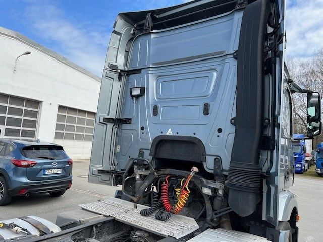 Tractor unit Mercedes-Benz Actros 4  MB 1943  SZM  Gefahrgutvorbereitung: picture 12 Tractor unit Mercedes-Benz Actros 4  MB 1943  SZM  Gefahrgutvorbereitung: picture 12