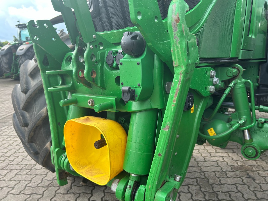 John Deere 6250R - Farm tractor: picture 5 John Deere 6250R - Farm tractor: picture 5