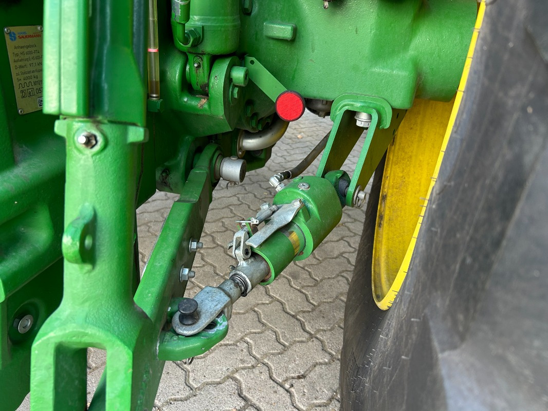 John Deere 6R 215 - Farm tractor: picture 4 John Deere 6R 215 - Farm tractor: picture 4