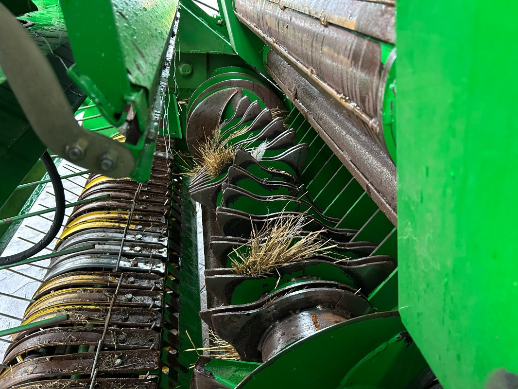 John Deere 990 - Bale wrapper: picture 3 John Deere 990 - Bale wrapper: picture 3