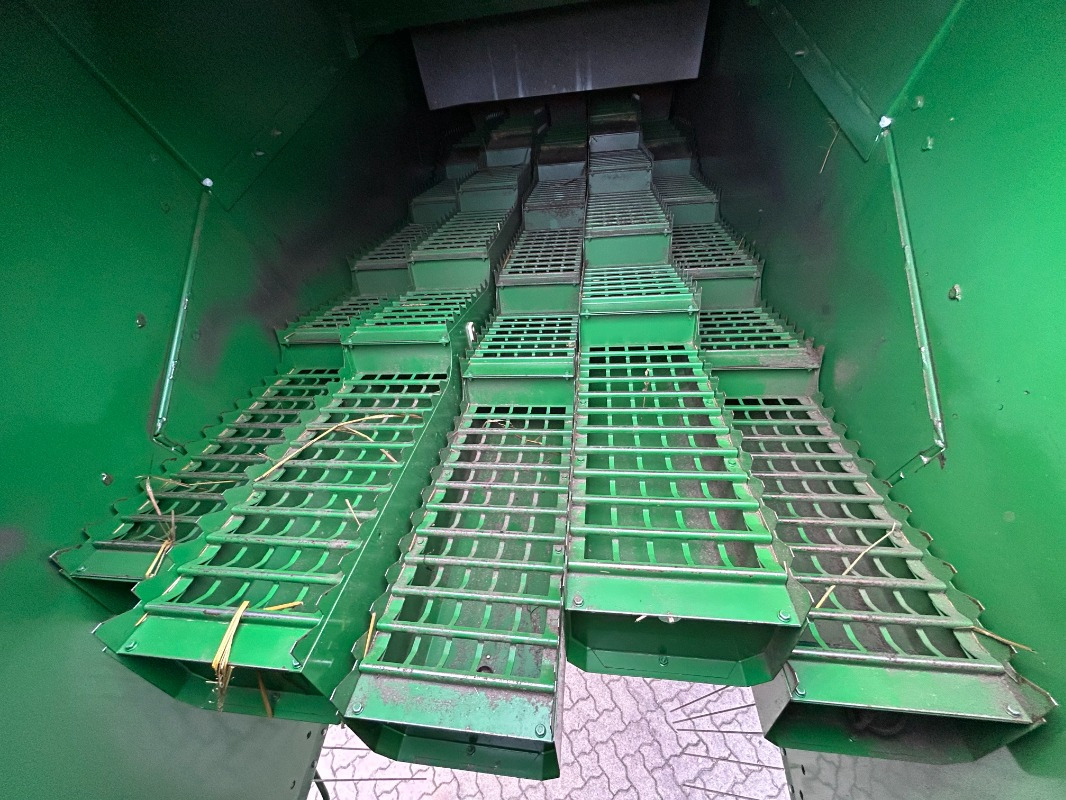 John Deere T560 - Combine harvester: picture 2 John Deere T560 - Combine harvester: picture 2