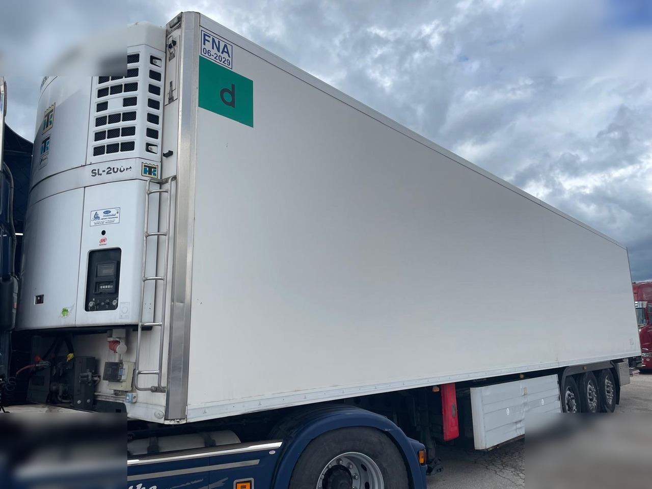 CARDI  - Refrigerator semi-trailer: picture 1 CARDI  - Refrigerator semi-trailer: picture 1