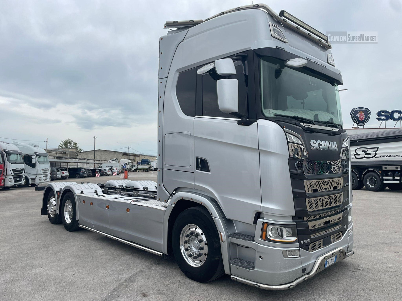 Cab chassis truck SCANIA S520: picture 1