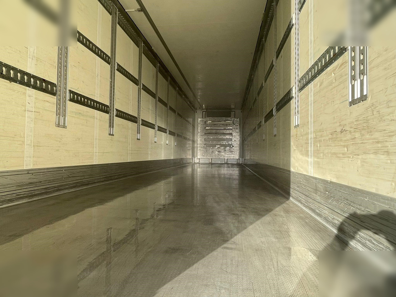 SCHMITZ CARGOBULL - Refrigerator semi-trailer: picture 3 SCHMITZ CARGOBULL - Refrigerator semi-trailer: picture 3