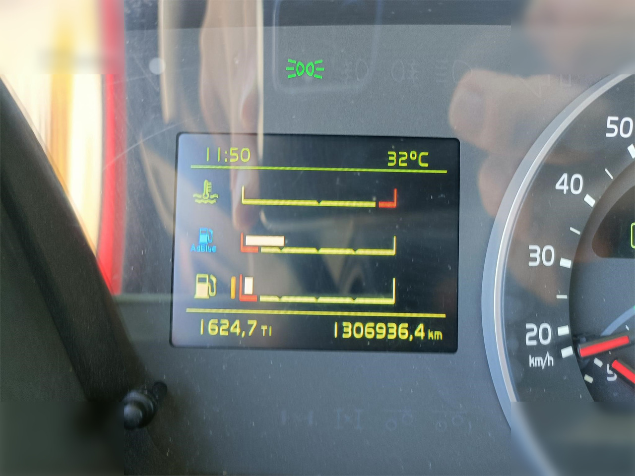 Container transporter/ Swap body truck VOLVO FH500: picture 7