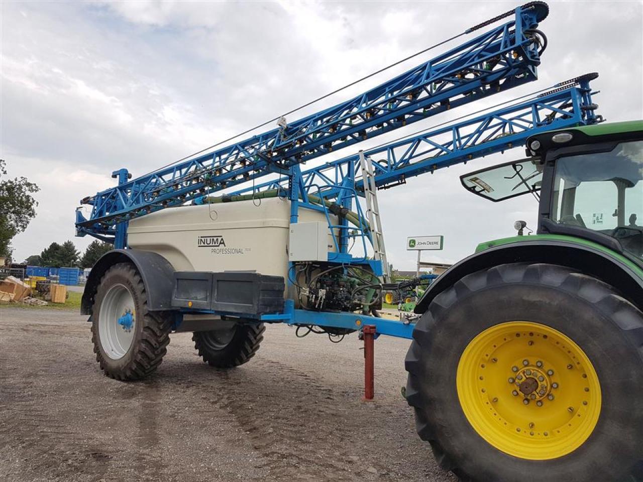 Inuma Profesional 32 - Trailed sprayer: picture 1 Inuma Profesional 32 - Trailed sprayer: picture 1