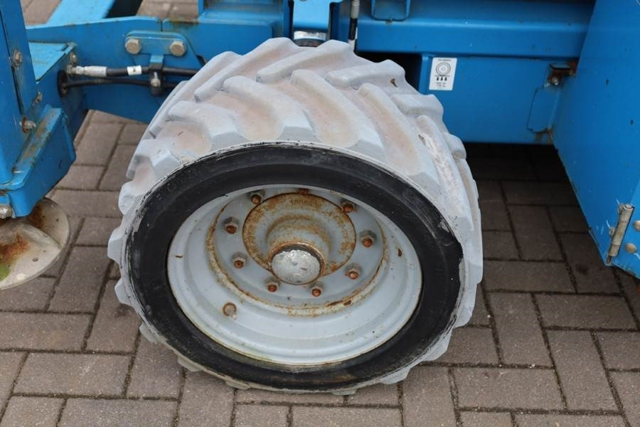 Scissor lift Genie GS4069 Electric, 14m Working Height, 363kg Capacit: picture 9 Scissor lift Genie GS4069 Electric, 14m Working Height, 363kg Capacit: picture 9