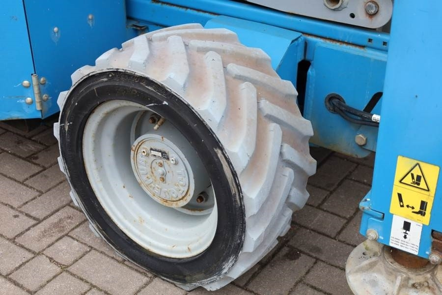 Scissor lift Genie GS4069 Electric, 14m Working Height, 363kg Capacit: picture 11 Scissor lift Genie GS4069 Electric, 14m Working Height, 363kg Capacit: picture 11