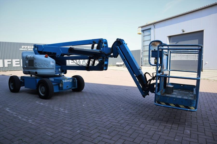 Genie Z45/25J Bi-Energy Diesel / Battery, 4x2 Drive, 16m - Articulated boom: picture 2 Genie Z45/25J Bi-Energy Diesel / Battery, 4x2 Drive, 16m - Articulated boom: picture 2