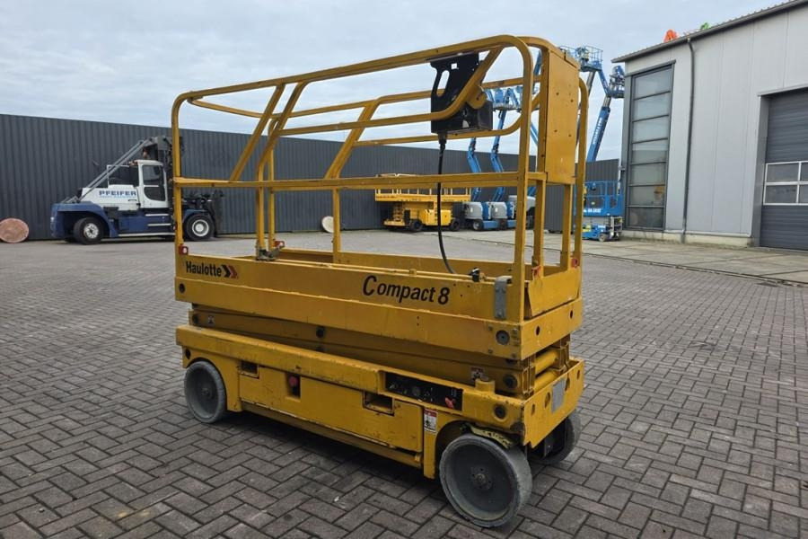 Scissor lift Haulotte Compact 8 Electric, 8.2m Working Height, 350kg Cap: picture 7 Scissor lift Haulotte Compact 8 Electric, 8.2m Working Height, 350kg Cap: picture 7