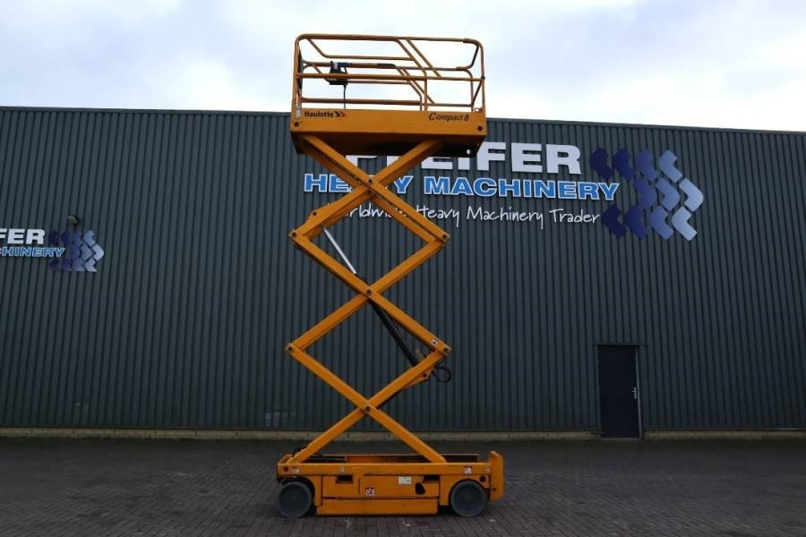 Haulotte Compact 8 Electric, 8.2m Working Height, 350kg Cap - Scissor lift: picture 3 Haulotte Compact 8 Electric, 8.2m Working Height, 350kg Cap - Scissor lift: picture 3